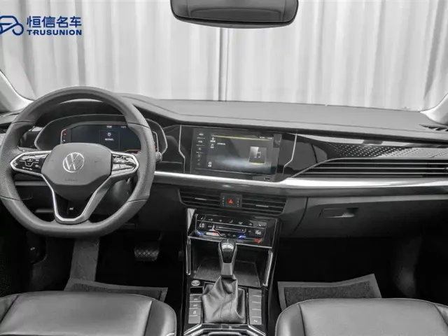 Volkswagen Passat — Фото автомобиля 13
