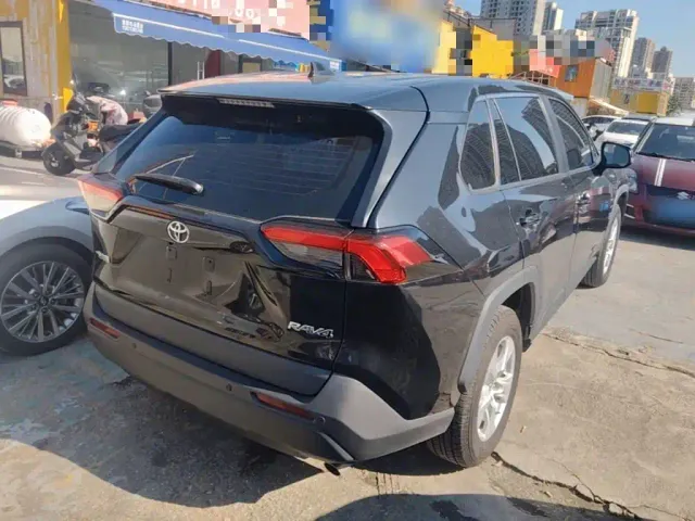 Toyota RAV4 — Фото автомобиля 6