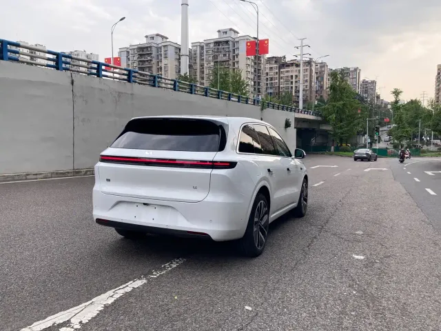 Li Auto L6 — Фото автомобиля 16