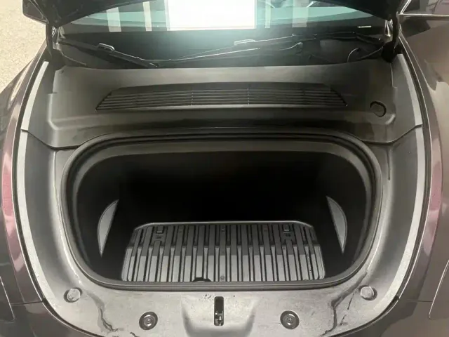 Tesla Model Y — Фото автомобиля 7