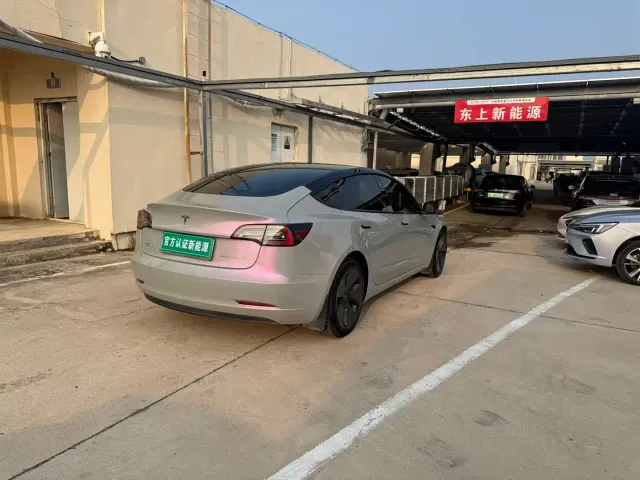 Tesla Model 3 — Фото автомобиля 9
