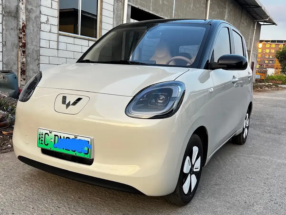 Wuling Motors Hongguang MINIEV 2025 4-Door Premium+ Edition — Фото автомобиля 2