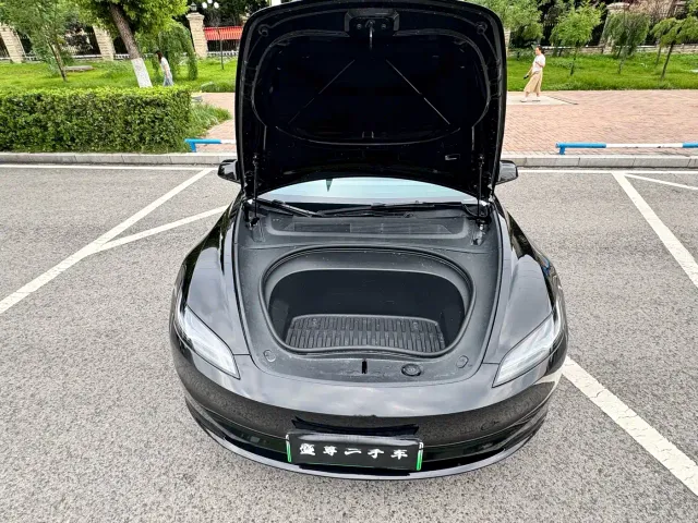 Tesla Model 3 — Фото автомобиля 16