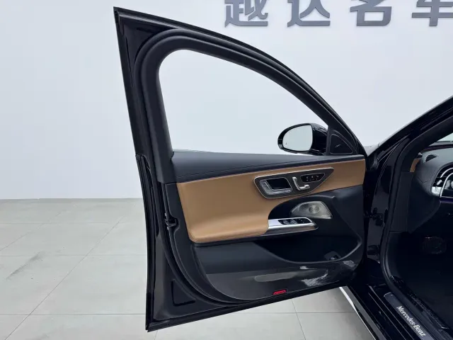 Mercedes-Benz E-Class — Фото автомобиля 6