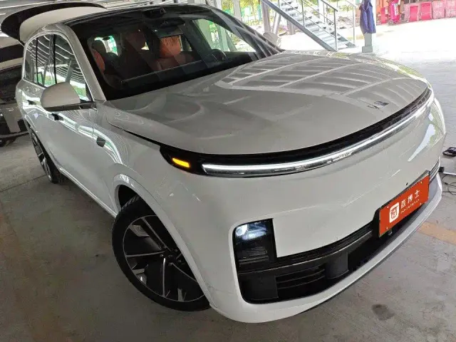 Li Auto L8 — Фото автомобиля 4