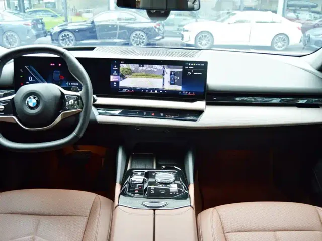 BMW 5 Series — Фото автомобиля 11