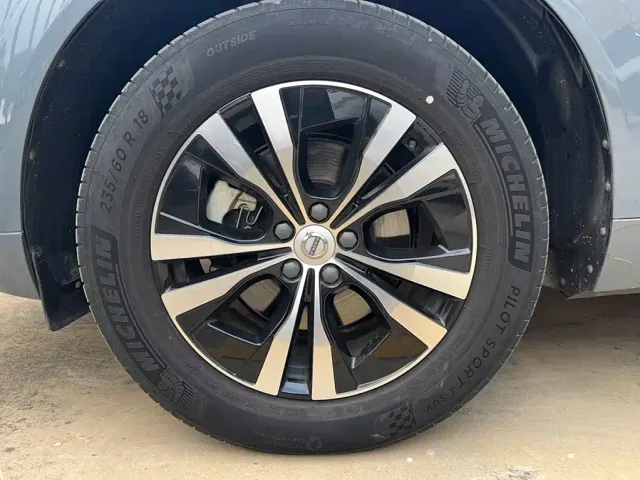 Volvo XC60 — Фото автомобиля 4