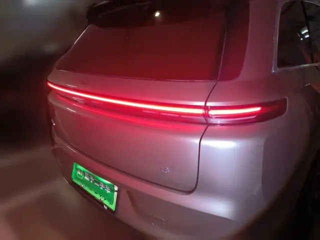 Li Auto L8 — Фото автомобиля 3