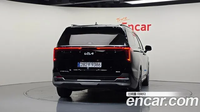 Kia Carnival Generation 4 — Фото автомобиля 4