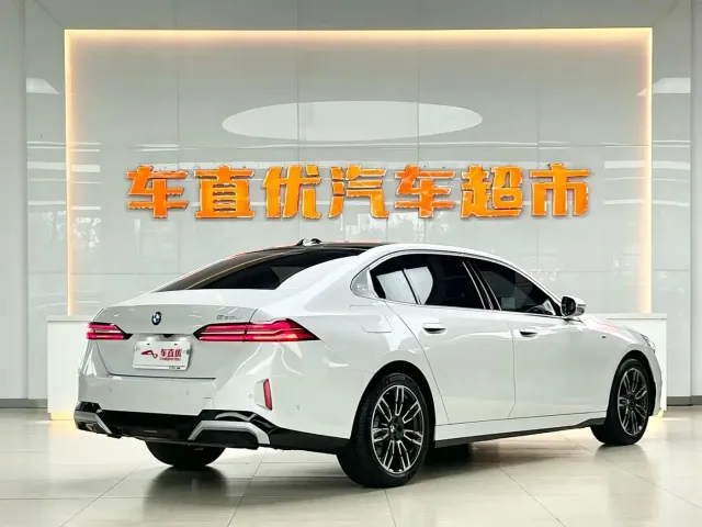 BMW 5 Series — Фото автомобиля 5