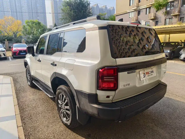 Toyota Prado — Фото автомобиля 4
