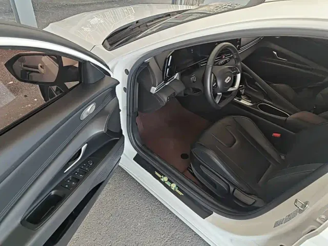 Hyundai Elantra — Фото автомобиля 11