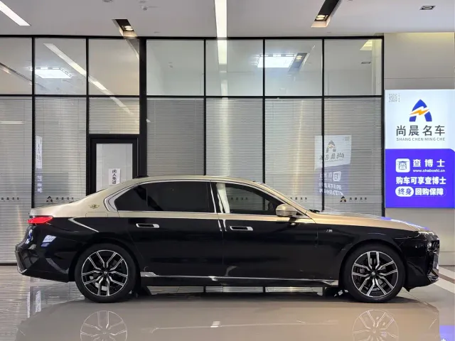 BMW 7 Series — Фото автомобиля 17