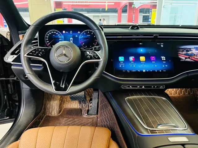 Mercedes-Benz E-Class — Фото автомобиля 12