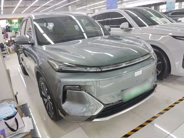 Geely Galaxy Starship 7 EM-i — Фото автомобиля 3