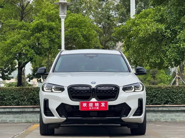 BMW iX3 — Фото автомобиля 2