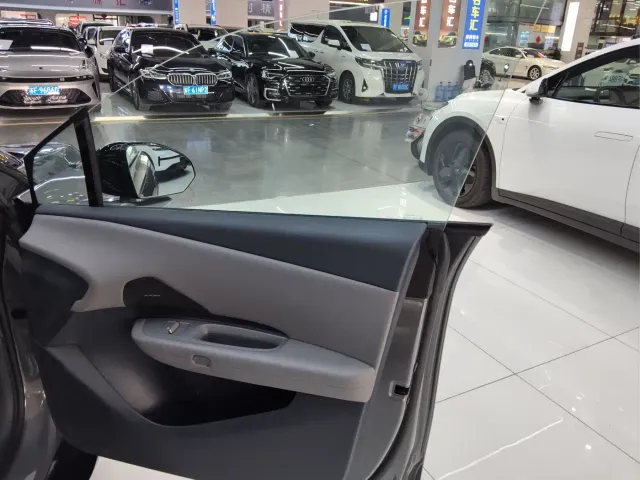 Lynk & Co Z20 — Фото автомобиля 17