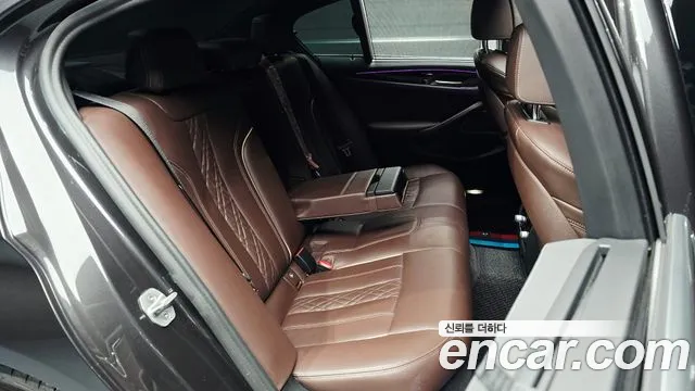 BMW 5 Series G30 — Фото автомобиля 24