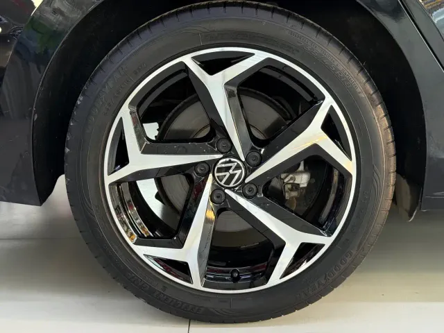 Volkswagen Passat — Фото автомобиля 14