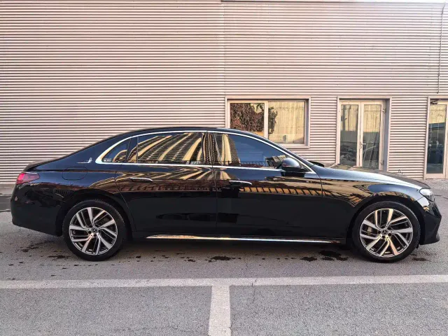Mercedes-Benz E-Class — Фото автомобиля 5