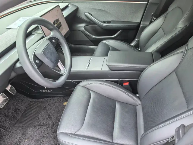 Tesla Model 3 — Фото автомобиля 4