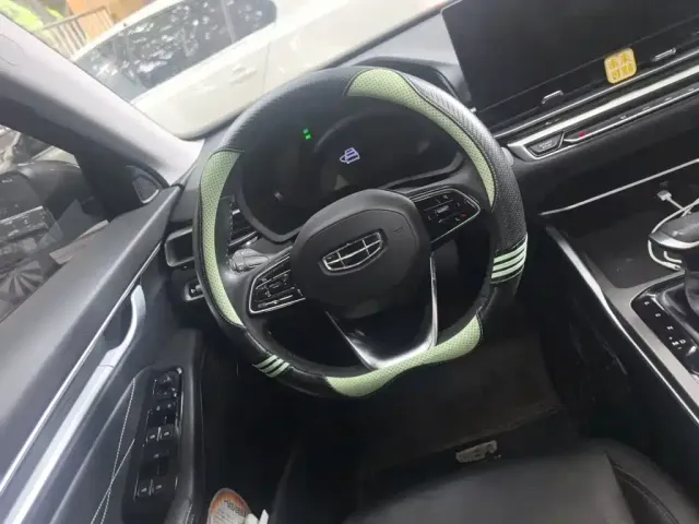 Geely Emgrand — Фото автомобиля 11