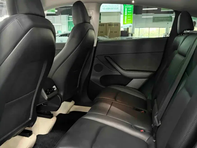 Tesla Model Y — Фото автомобиля 6