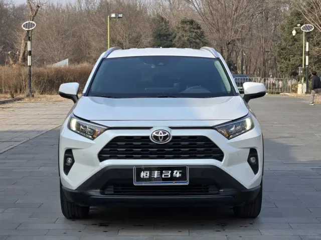 Toyota RAV4 — Фото автомобиля 2