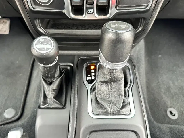 Jeep Wrangler — Фото автомобиля 13