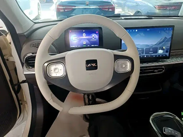 JAC Yiwei 3 — Фото автомобиля 10