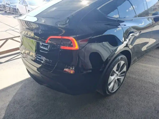 Tesla Model Y — Фото автомобиля 7