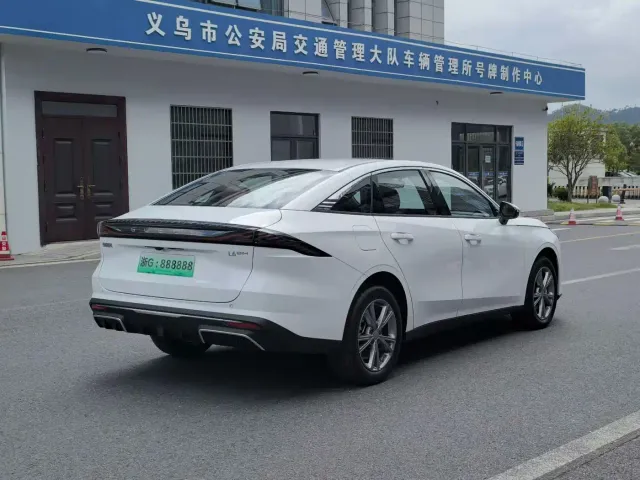 Geely Galaxy L6 — Фото автомобиля 6