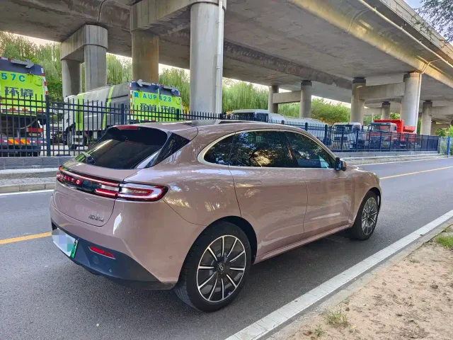 Aito M5 — Фото автомобиля 6