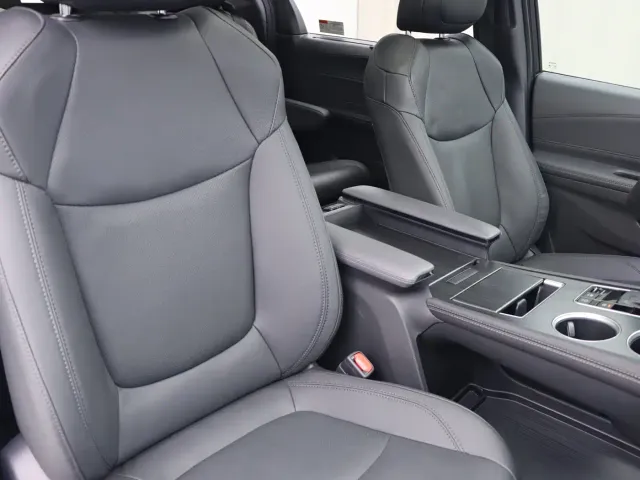 Toyota Sienna — Фото автомобиля 10