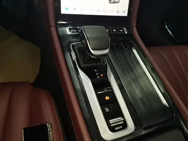 Hongqi H5 PHEV — Фото автомобиля 13