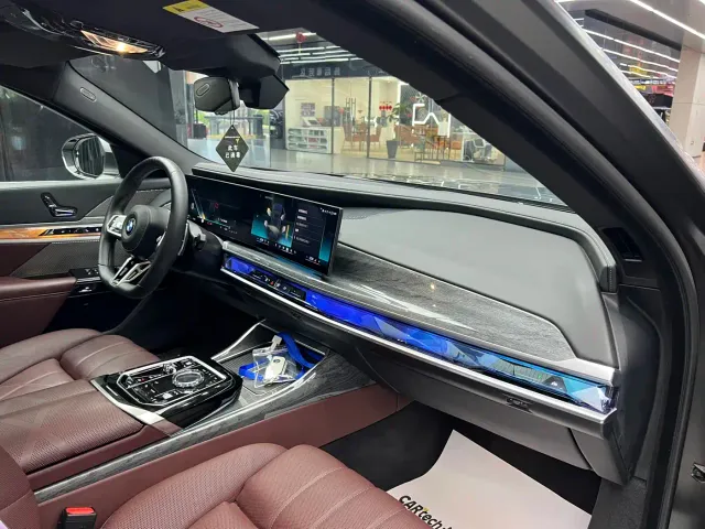 BMW 7 Series — Фото автомобиля 7