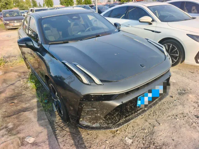 Lynk & Co 03 — Фото автомобиля 3
