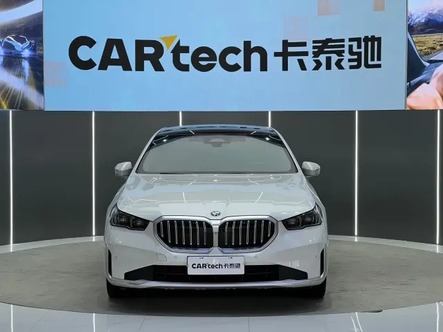 BMW 5 Series — Фото автомобиля 2