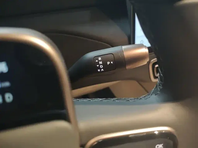 Li Auto MEGA — Фото автомобиля 13