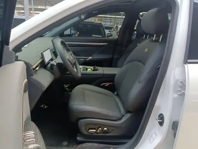 Dongfeng eπ 008 — Фото автомобиля 14