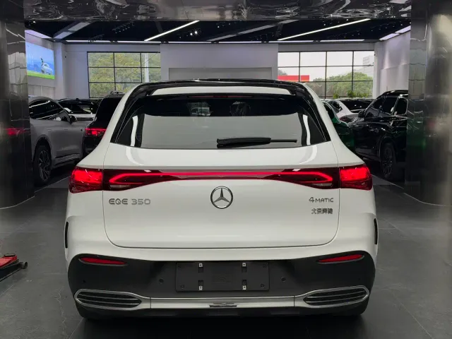 Mercedes-Benz EQE SUV — Фото автомобиля 15