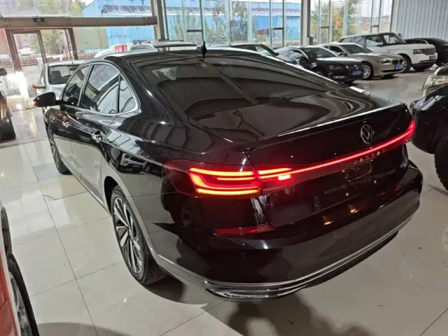 Volkswagen Passat — Фото автомобиля 4