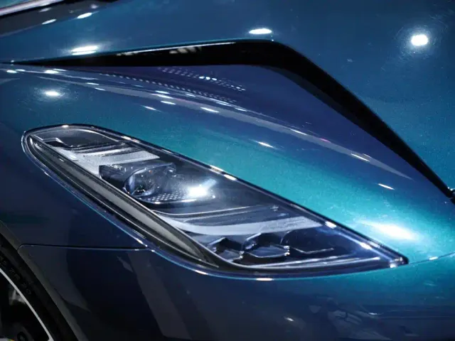 Lotus Emira — Фото автомобиля 2