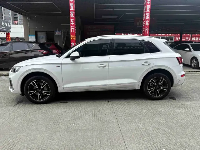 Audi Q5L — Фото автомобиля 10