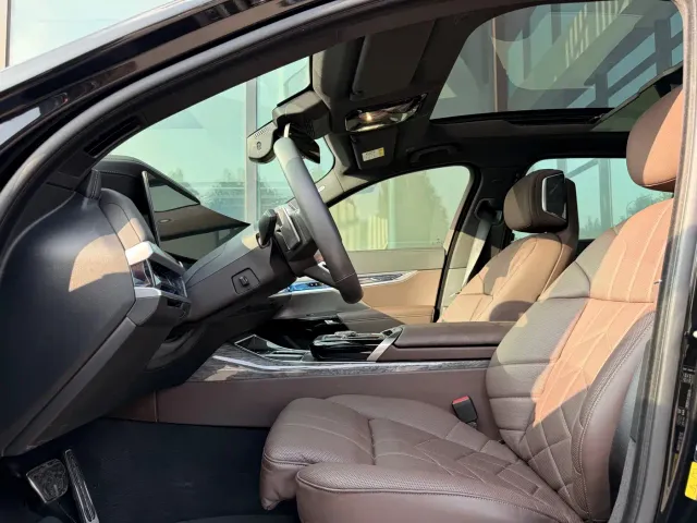 BMW i7 — Фото автомобиля 9