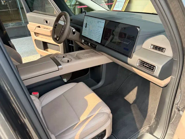 Li Auto MEGA — Фото автомобиля 13