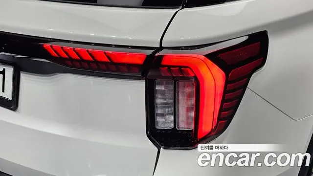 Ford Explorer — Фото автомобиля 8