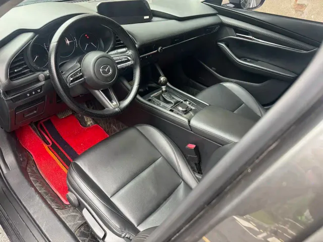 Mazda Axela — Фото автомобиля 4