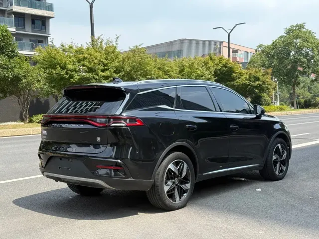 BYD Tang — Фото автомобиля 5
