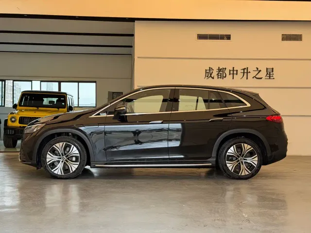Mercedes-Benz EQE SUV — Фото автомобиля 3